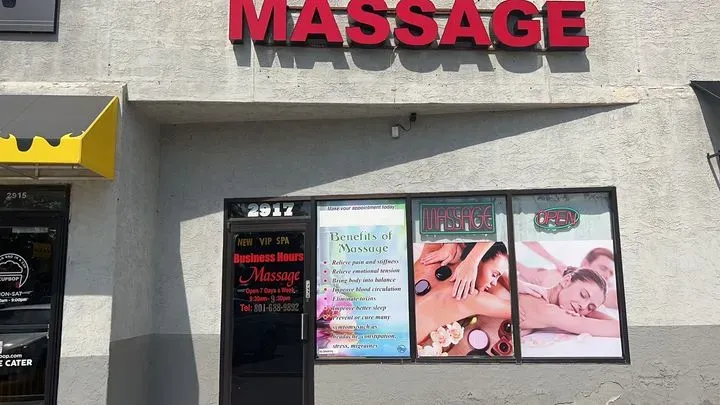 https://cdn.salonspotlight.com/photos/HCU1PZvn2jjdbDYZHWsa/6f9c0ff1-ba0d-4a40-959e-f3bdd1e5681d_720x720