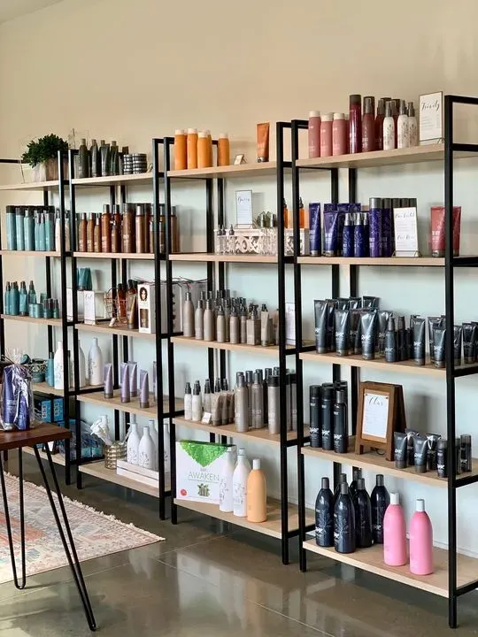 https://cdn.salonspotlight.com/photos/HENNZ1qLA0etxX9JmK5M/13e3e896-2ef4-4c3a-8d23-fc9d29b527da_720x720