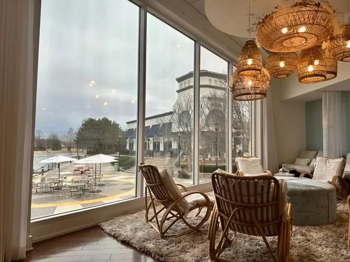 https://cdn.salonspotlight.com/photos/HEhH4EqtacXGBNJMo0yi/ef4c90d4-2b21-44a3-87ad-52fac49dc272_720x720