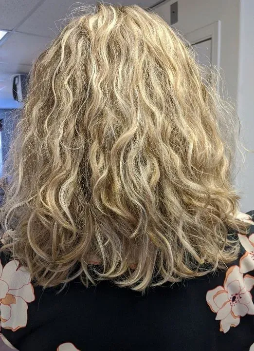 https://cdn.salonspotlight.com/photos/HFMZdX0j8cPacAMt8PiK/dccd5675-b589-4b5b-8be8-007b1d54f9b3_720x720