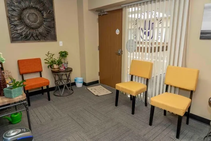 https://cdn.salonspotlight.com/photos/HFXipC7qrF3z0LEDTom5/cdd940f6-6bae-49ab-a2a6-503a91a0f332_720x720