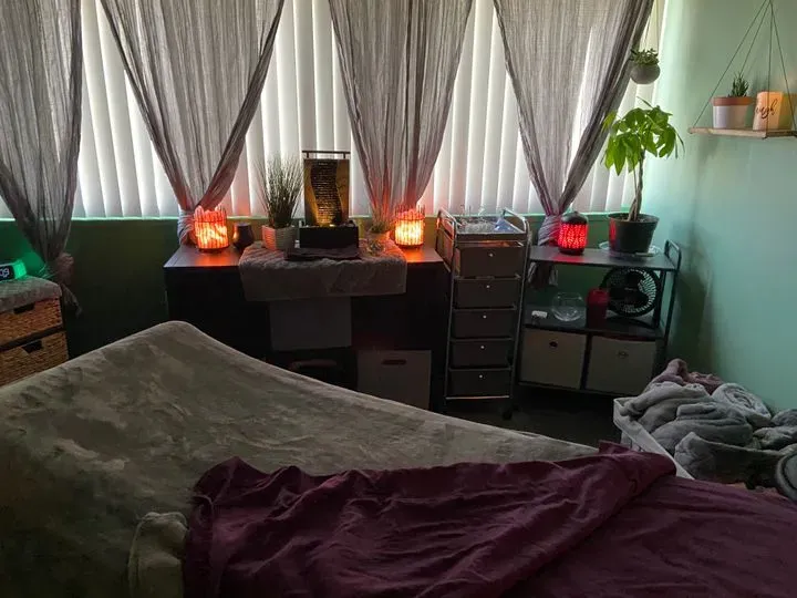 https://cdn.salonspotlight.com/photos/HFXipC7qrF3z0LEDTom5/fa15502f-8e0f-4366-b830-8746d46a9f86_720x720