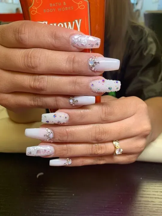 https://cdn.salonspotlight.com/photos/HGXZ2jEH2fRQeQQqBgh3/18f2ce1d-586b-4421-ad72-33dae1ffe1bb_720x720