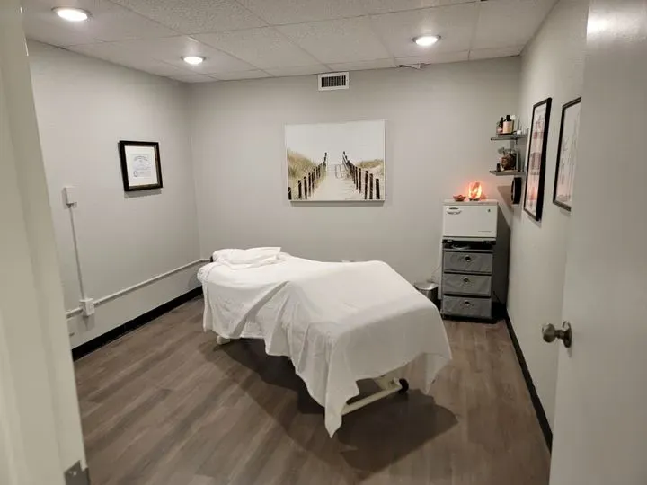 https://cdn.salonspotlight.com/photos/HGtq9k7ideX2LqfWSUN6/dd0681f4-0294-4f84-bcb8-05d4f03d46d2_720x720