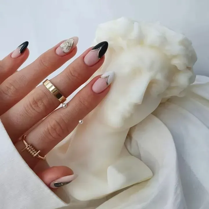https://cdn.salonspotlight.com/photos/HHZwIVNUcqTdkvnPtTT2/9a020a26-e845-4785-af5a-bfb748a9c411_720x720
