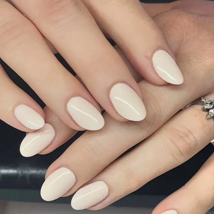 https://cdn.salonspotlight.com/photos/HIBo7FbMXvqqkQujRL83/c325c52d-5bfc-47d8-adcf-8d7c015ddfc3_720x720