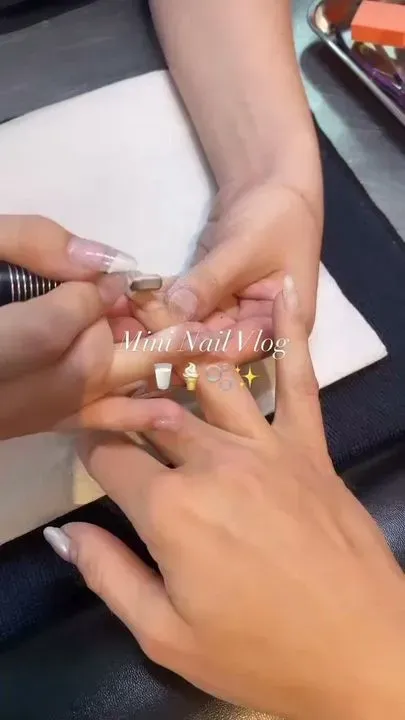 https://cdn.salonspotlight.com/photos/HIBo7FbMXvqqkQujRL83/fa5bed37-8c18-46ce-867a-6b1260b48680_720x720