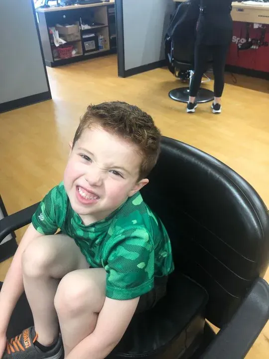 https://cdn.salonspotlight.com/photos/HJQNuNPpYsTWi2L1g0Fa/b114fe8d-8ac6-4b38-86a2-087910740768_720x720