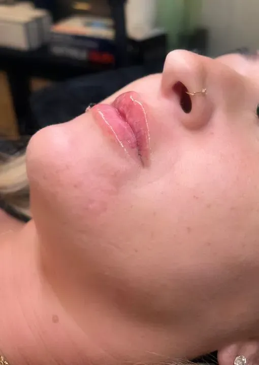 https://cdn.salonspotlight.com/photos/HKPvvysdNs0f8RqUl7qs/6578bd05-dcad-42fb-9316-1ccc238f7bbd_720x720