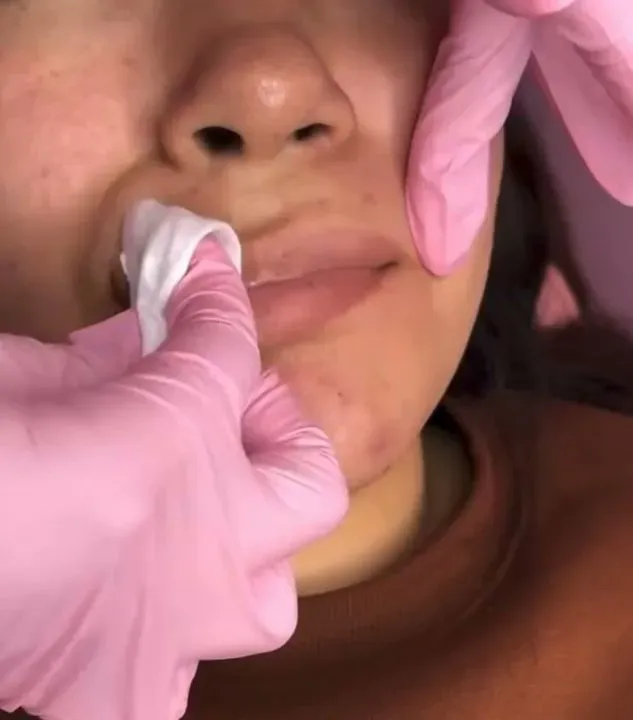 https://cdn.salonspotlight.com/photos/HKPvvysdNs0f8RqUl7qs/8bf4a092-f8d7-49d3-8828-aa0f2abde1ed_720x720