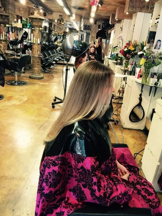https://cdn.salonspotlight.com/photos/HN0fl9NDGgIWrgRrBZ3M/050d17d7-f92f-426b-9845-490b54e25d9f_720x720