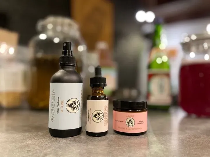 https://cdn.salonspotlight.com/photos/HOMxVVjfEmhceOvqmNaI/09759952-77ff-4d9a-8c98-e7864e4bef35_720x720