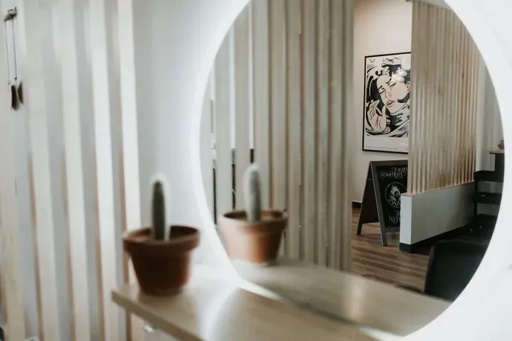 https://cdn.salonspotlight.com/photos/HOMxVVjfEmhceOvqmNaI/c13ba823-518d-47a2-821a-2aef7ca1c132_720x720