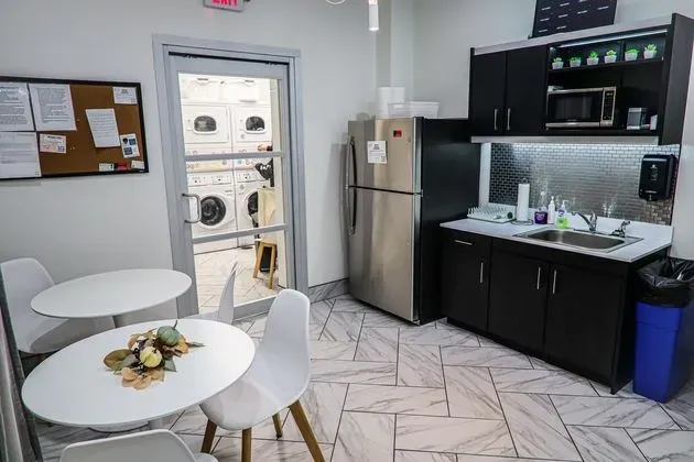 https://cdn.salonspotlight.com/photos/HSI0Tn2y3PXxjRmW6mfZ/6fe47277-4d42-488b-9a25-f46e87886e85_720x720