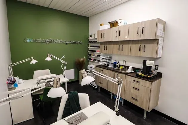 https://cdn.salonspotlight.com/photos/HSI0Tn2y3PXxjRmW6mfZ/745242df-8cdf-40b2-87f5-3e2176962b74_720x720