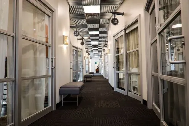 https://cdn.salonspotlight.com/photos/HSI0Tn2y3PXxjRmW6mfZ/be7af3ee-91d4-4556-913f-05b662fb2cc8_720x720