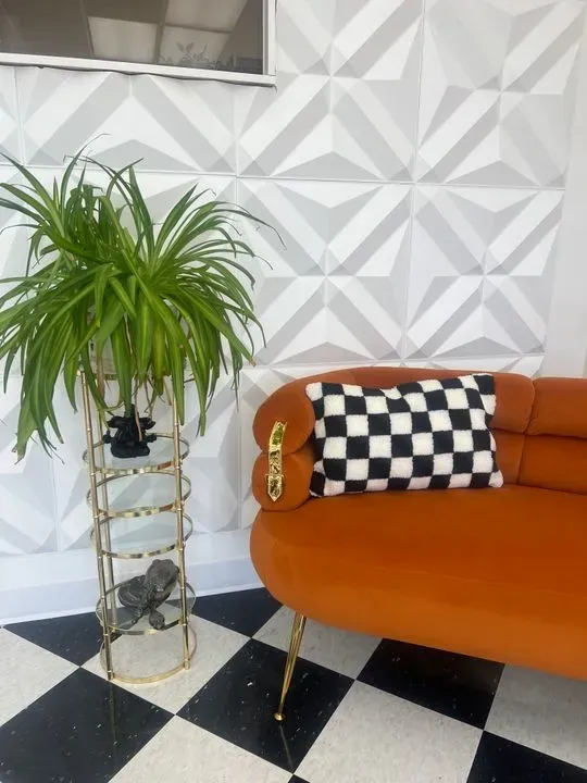 https://cdn.salonspotlight.com/photos/HSUhqRlcO867NTJ8GQlp/37436b06-44c9-409a-be83-ea5fd958c2fd_720x720