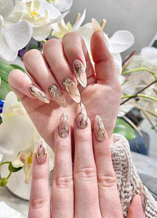 https://cdn.salonspotlight.com/photos/HWKn9y4BkvrHUOEWLqHj/d61487c5-287c-41a5-a3af-b0061ccf3dd7_720x720