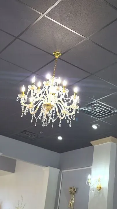 https://cdn.salonspotlight.com/photos/HWKn9y4BkvrHUOEWLqHj/f9ec3bc6-a98e-4f17-99f7-a695a0c06fda_720x720