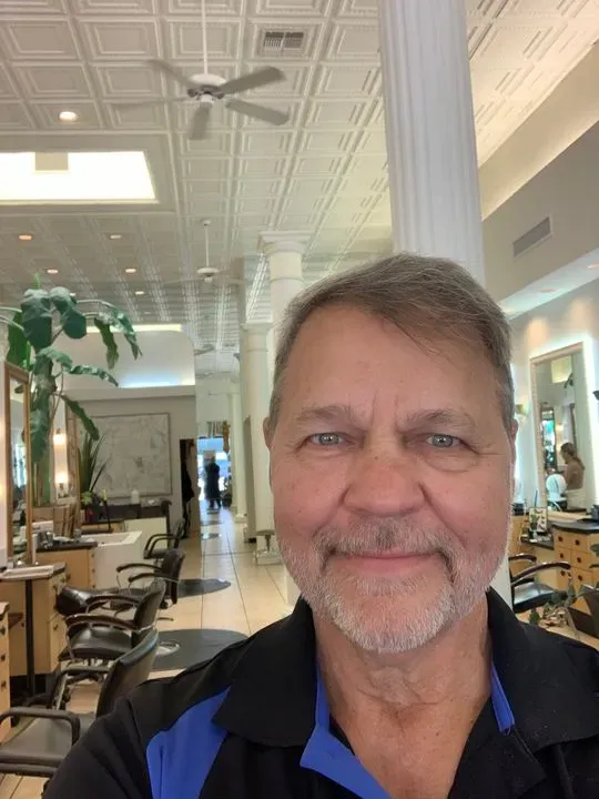 https://cdn.salonspotlight.com/photos/HWRbyu2uKk12VzYQpfOk/493f689c-5512-4996-abaf-15e8c90ca1d2_720x720