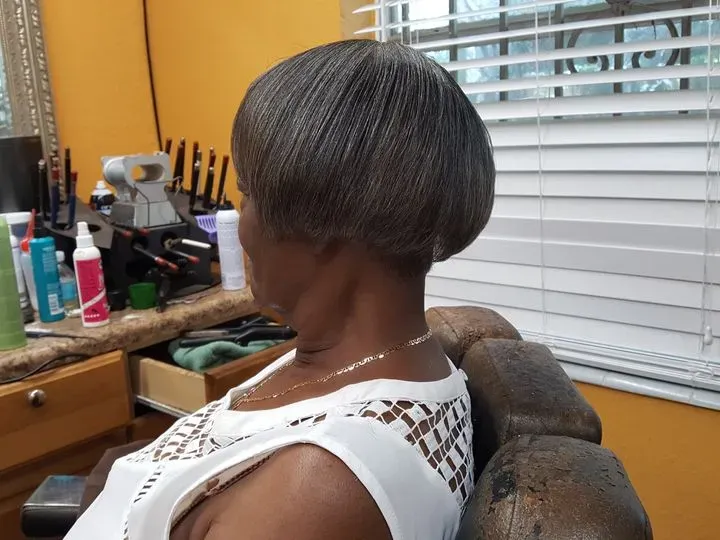 https://cdn.salonspotlight.com/photos/HWs4I9OO6BrqGHyDonMS/eb17edef-00c6-4e96-8657-9fd502562a40_720x720