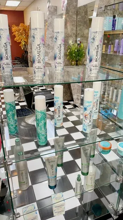 https://cdn.salonspotlight.com/photos/HX0jjEVJ9sB4FZUmgcMd/0b87cb70-de49-4f30-b8df-3041ce384c21_720x720