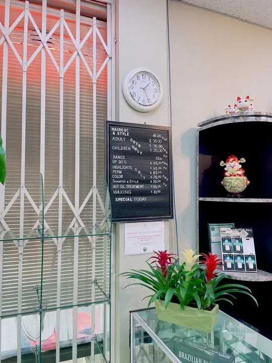 https://cdn.salonspotlight.com/photos/HX0jjEVJ9sB4FZUmgcMd/df3183c0-9652-4170-897a-ba9dfe5e3d01_720x720