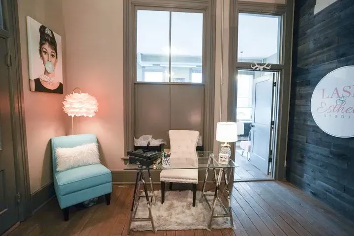 https://cdn.salonspotlight.com/photos/HXdFYSeudEyU7jzGKa6O/1d664580-2ff5-4c19-bb80-3a77be544d7d_720x720