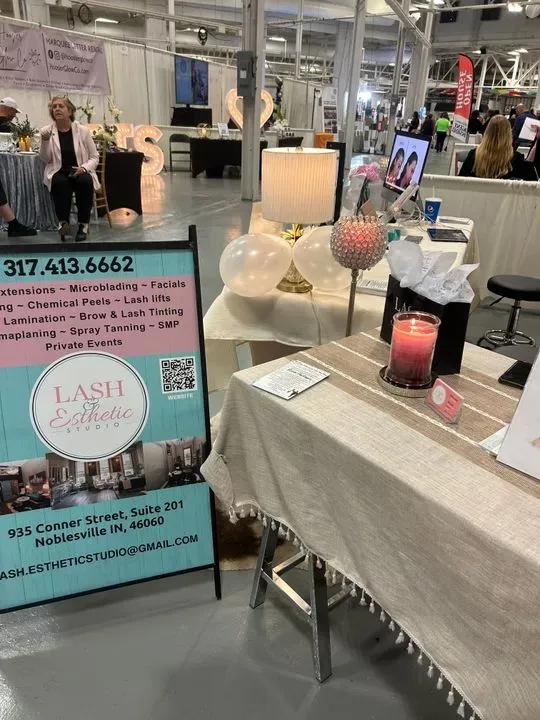 https://cdn.salonspotlight.com/photos/HXdFYSeudEyU7jzGKa6O/df5a2abc-4e4d-4214-8249-04f1f6a58c47_720x720
