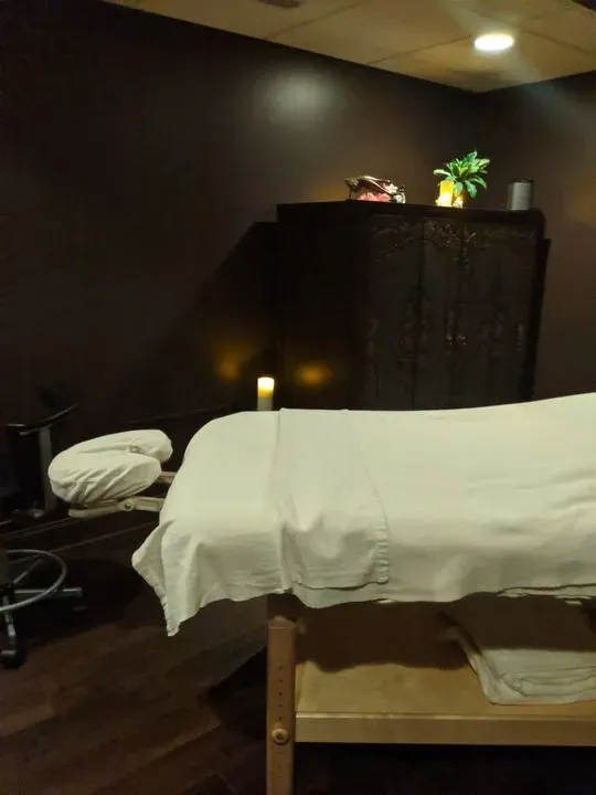 https://cdn.salonspotlight.com/photos/HbHe3ATSGztfpS8ic25g/591c7fc0-a819-4bfa-897c-adcfa602acb9_720x720