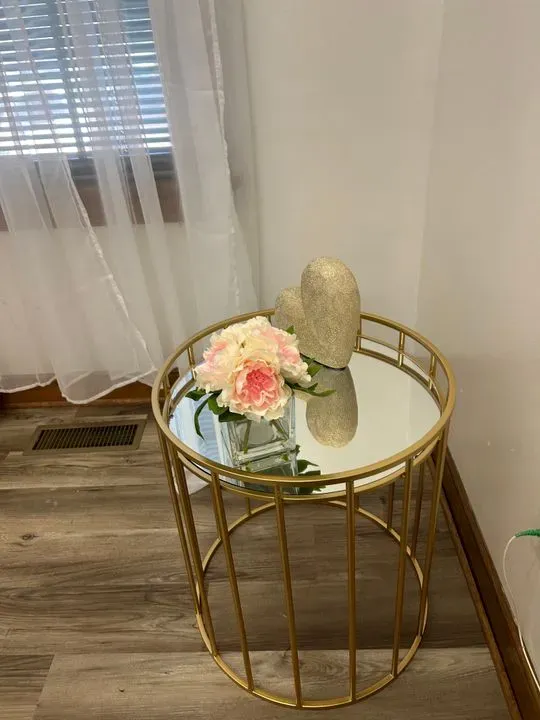 https://cdn.salonspotlight.com/photos/Hc7avoIfNrGCw3DZLebk/a148d8a3-a637-4bcf-9272-80d5ad04ce7b_720x720