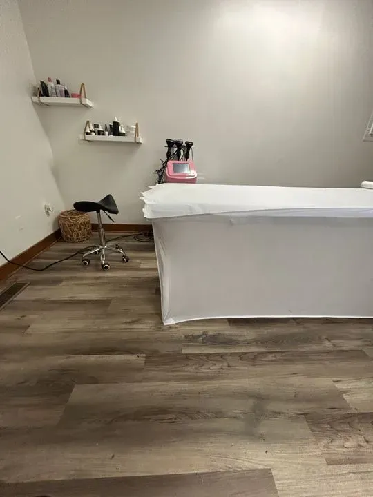 https://cdn.salonspotlight.com/photos/Hc7avoIfNrGCw3DZLebk/e5d0269d-b117-4dcd-8f21-0253b398458c_720x720
