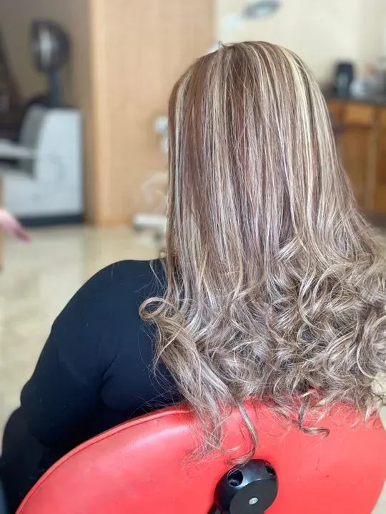 https://cdn.salonspotlight.com/photos/HdR712rKY9tPH6v1NR8z/9c5b78ae-b1e6-4e52-9b11-8126398a422f_720x720