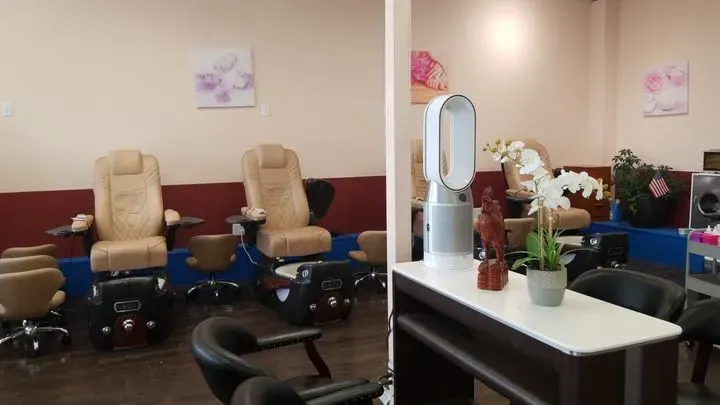 https://cdn.salonspotlight.com/photos/Hdb7huzajPtj1oFHvDcS/b0229723-e9a4-4288-9bac-bf3f47d99a05_720x720