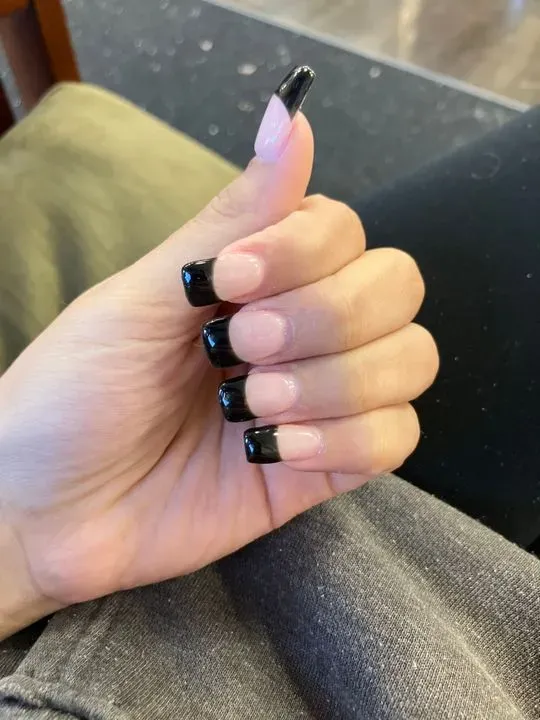 https://cdn.salonspotlight.com/photos/Hdb7huzajPtj1oFHvDcS/b7a23a18-3d8e-4d64-8f23-56c41ce9e603_720x720