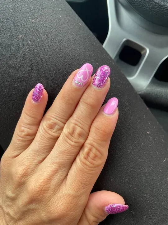 https://cdn.salonspotlight.com/photos/Hdb7huzajPtj1oFHvDcS/d0615403-8767-4400-9745-cf62ff6f187a_720x720