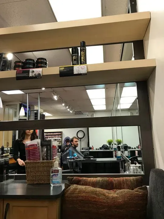 https://cdn.salonspotlight.com/photos/He2ewVc7ePCwOcNpMym0/0d9a13f7-21f7-4174-b90d-504afaf05c78_720x720