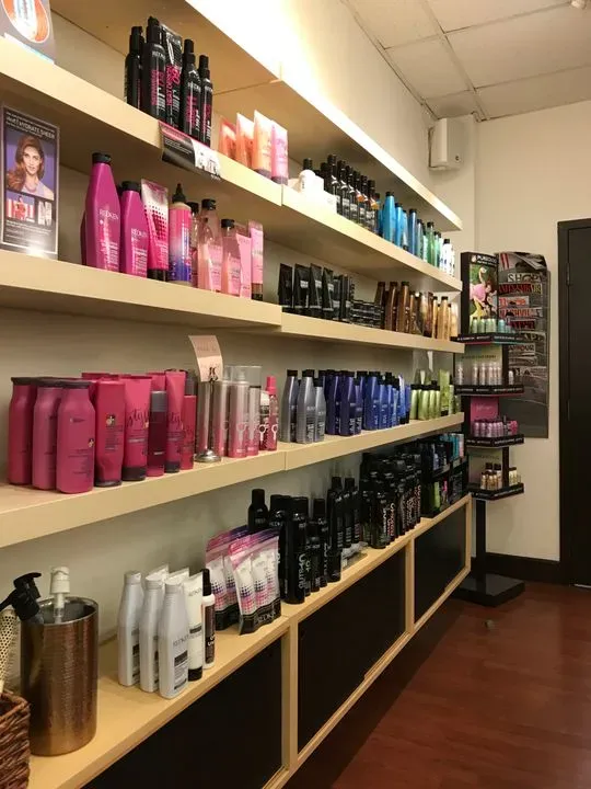 https://cdn.salonspotlight.com/photos/He2ewVc7ePCwOcNpMym0/31382b5b-3d57-4da8-84a0-26bbce062a1e_720x720