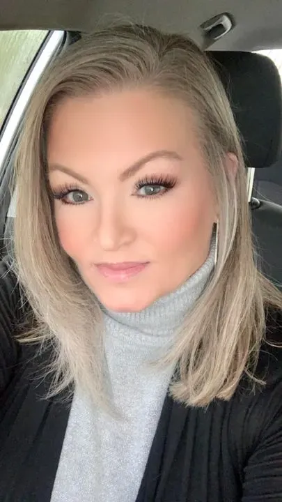 https://cdn.salonspotlight.com/photos/He2ewVc7ePCwOcNpMym0/f90111ea-1ee9-48ac-ab06-62e15f3cf7af_720x720