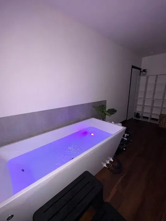 https://cdn.salonspotlight.com/photos/Hez3sP3ZLflxSqBc0XqW/78e84ff7-e649-498d-bcf9-4e9b9fa8417c_720x720