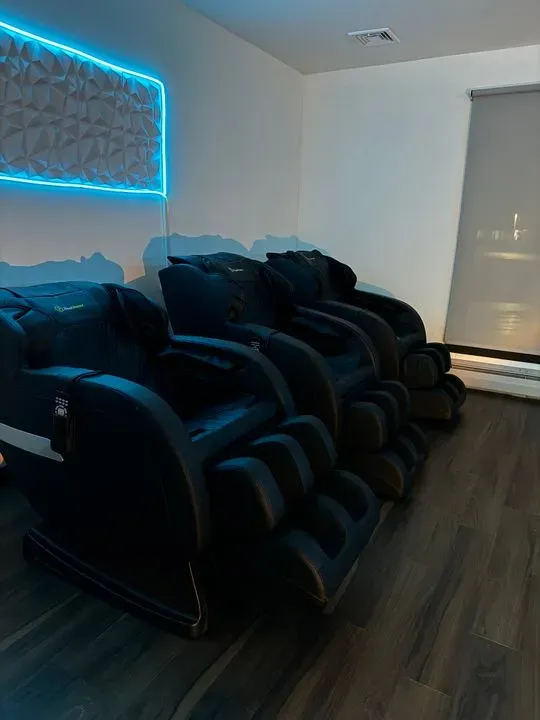 https://cdn.salonspotlight.com/photos/Hez3sP3ZLflxSqBc0XqW/ec7cfcbe-f4da-47e0-8e58-1b5e6d8005c2_720x720