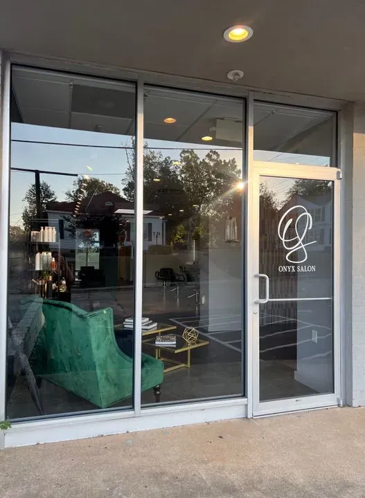 https://cdn.salonspotlight.com/photos/HfH7Kc7jdpefGYgk5OZ0/ee4b826a-39ea-4701-aa09-308b8d93cc5b_720x720