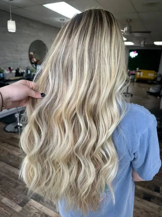 https://cdn.salonspotlight.com/photos/HhG5VX3XtOUGGCLcS9RL/6190ea67-18b1-4fab-87c2-0326c19cb41a_720x720