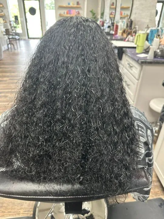 https://cdn.salonspotlight.com/photos/HhG5VX3XtOUGGCLcS9RL/e1adee2d-4f9e-4e67-b5e4-dec389632347_720x720
