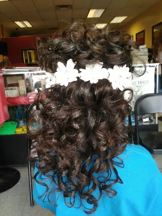 https://cdn.salonspotlight.com/photos/HjF0G31SUXuxSpU68OWu/8bd4975c-b64b-4050-95b6-58fd5fbd8d1b_720x720