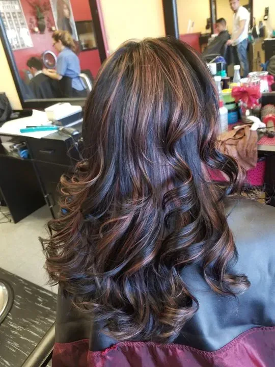 https://cdn.salonspotlight.com/photos/HjF0G31SUXuxSpU68OWu/b4e9008b-02be-4d35-83f3-513cdb0c2b94_720x720