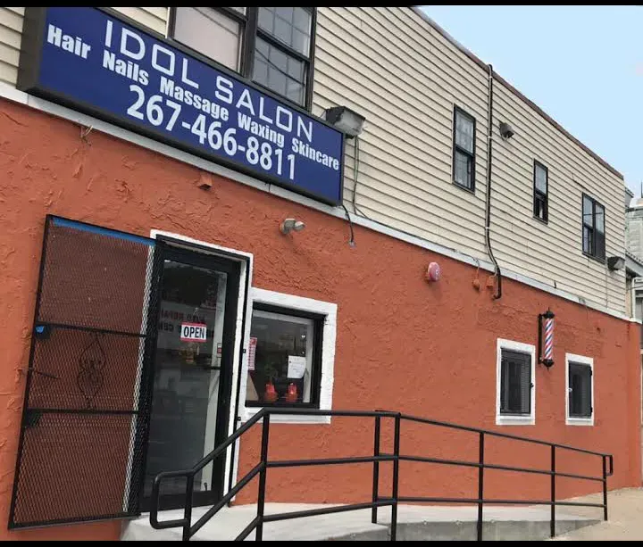 https://cdn.salonspotlight.com/photos/HlfJGCGGoVrguMaxuOrF/c27d2756-b839-4ad5-9512-31fa62a17ce8_720x720