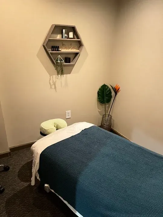 https://cdn.salonspotlight.com/photos/HpaFLiJJtrq3q95kwni5/ef796b6d-faf5-4507-b287-0e39fdd4819b_720x720