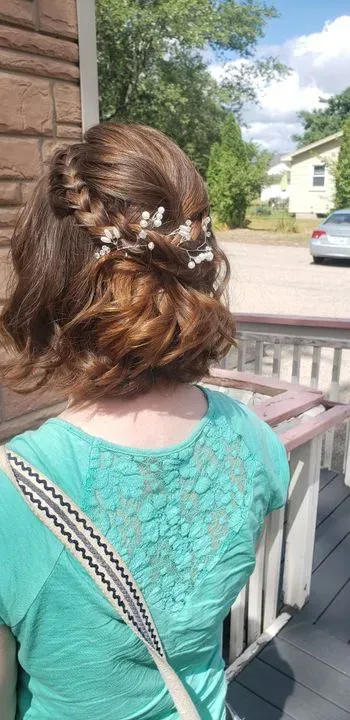 https://cdn.salonspotlight.com/photos/HpfPl7e4UlaF0Kqd9LuQ/d25f8458-91bf-4d86-882d-04acaf90fb9a_720x720