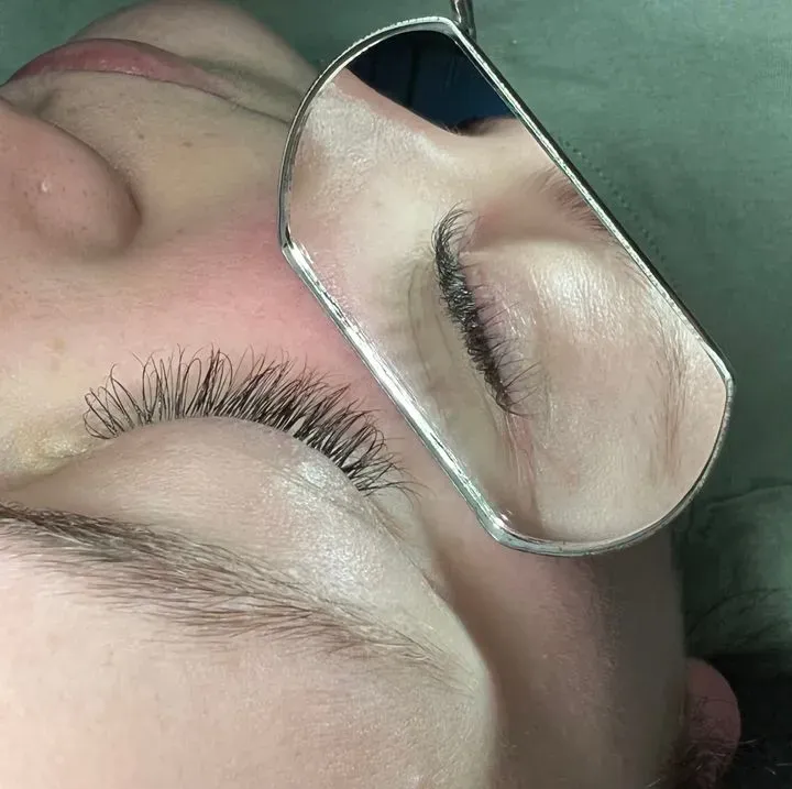 https://cdn.salonspotlight.com/photos/HpsCP976sxB1EuOmtzwL/2f2b2012-ff73-4d1a-8945-03210d76a1bf_720x720
